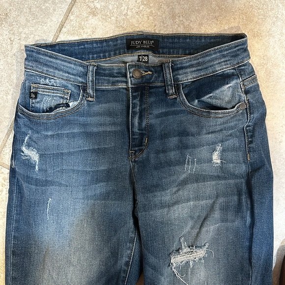 Judy Blue Mid-Rise Boyfriend Fit Destroyed Jeans 7/28 - Picture 4 of 6